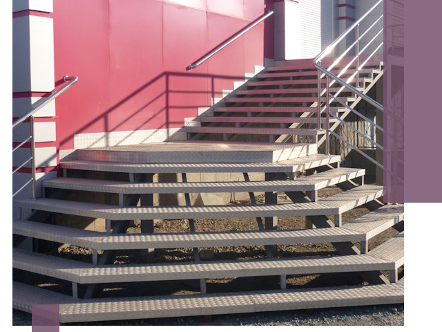 Лестницы для магазина в Котельниках — изготовление и монтаж