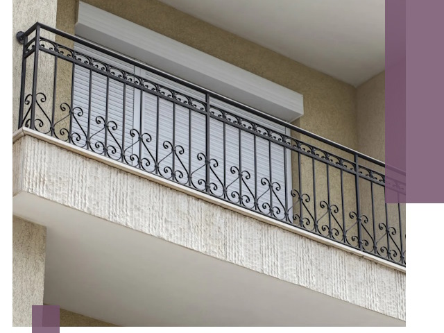 Балконные ограждения из металла и стекла в Котельниках для домов