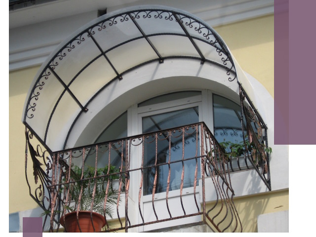 Козырьки над балконом в Котельниках — изготовление и монтаж